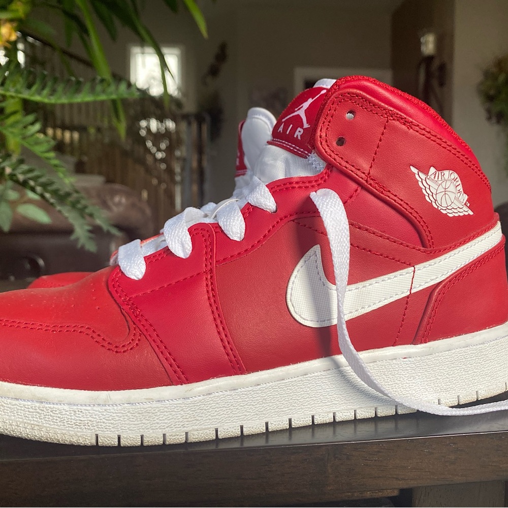 Nike Air Jordan 1 Retro Mid